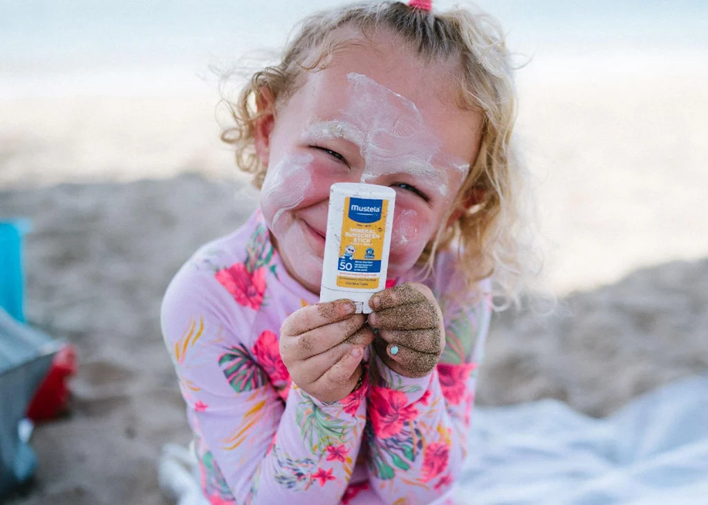 تفاوت ضد آفتاب کودکان و بزرگسالان در چیست؟ ناگفته های جالب