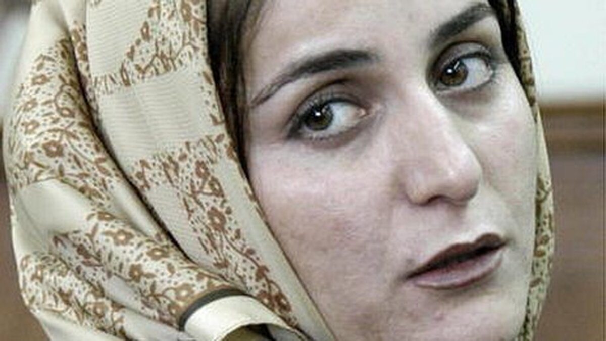 «دوستت دارم» گفتن تاریخی شهلا جاهد رو به ناصر محمدخانی در دادگاه + ویدیو