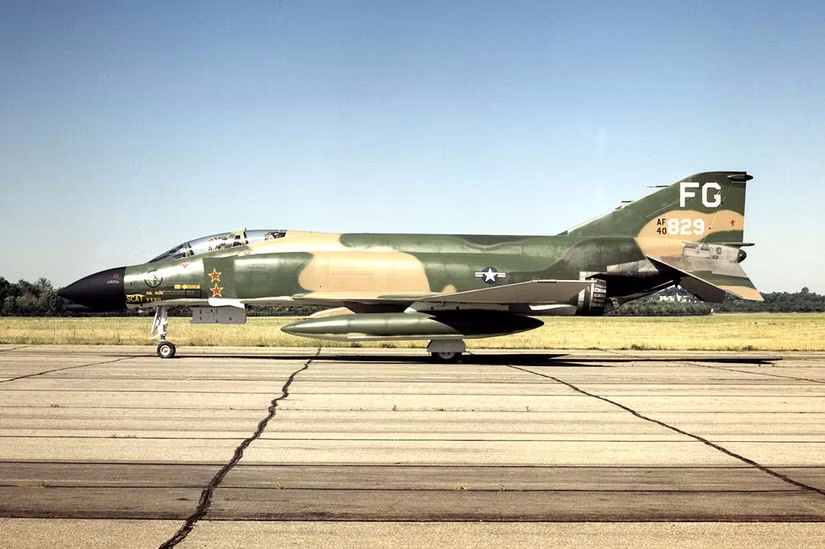 ویژگی های نسخه های مختلف جنگنده F-4 Phantom II