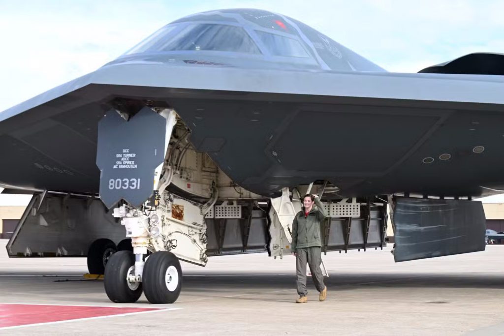 تفاوت های بمب افکن های B-21 Raider و B-2 Spirit