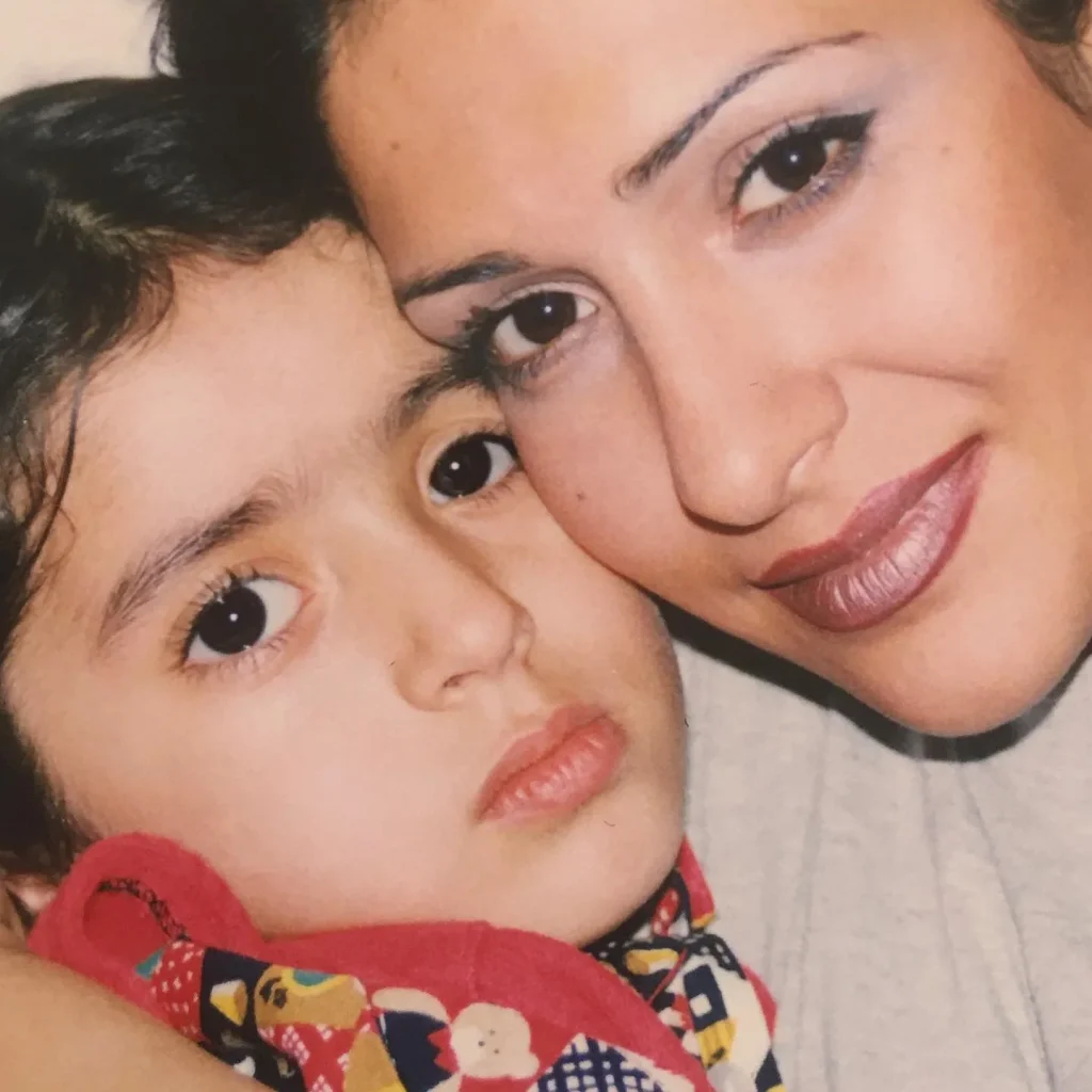 ساغر عزیزی و دخترش