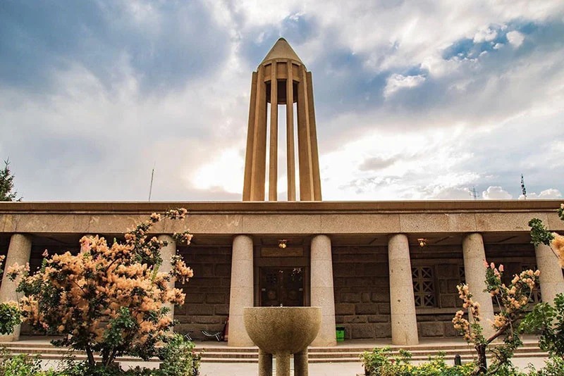 آرامگاه بوعلی سینا