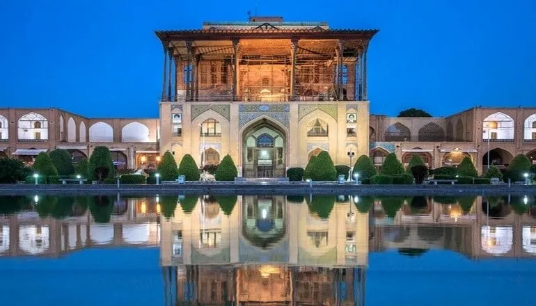 عالی قاپور
