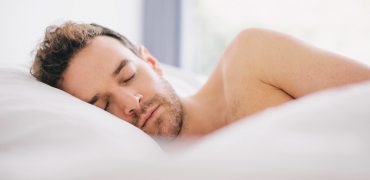چرا خوابیدن بدون لباس برای بدن مفید است؟ توضیحات یک پزشک متخصص