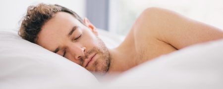چرا خوابیدن بدون لباس برای بدن مفید است؟ توضیحات یک پزشک متخصص