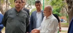 شوآف آقای شهردار در توالت عمومی سوژه کاربران در فضای مجازی شد! + ویدیو