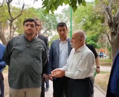 شوآف آقای شهردار در توالت عمومی سوژه کاربران در فضای مجازی شد! + ویدیو