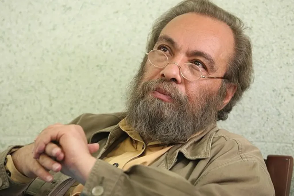 واکنش مسعود فراستی به جایزه جعفر پناهی: «بدون عینک هم میشه همین جایزه رو برد»