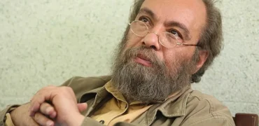 واکنش مسعود فراستی به جایزه جعفر پناهی: «بدون عینک هم میشه همین جایزه رو برد»