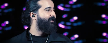 آواز خواندن مهدی دارابی در هواپیما برای کم کردن استرس مسافران + ویدیو