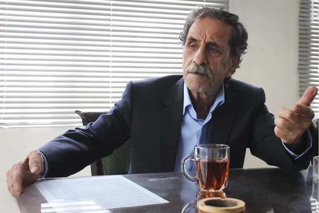 رفت و آمد بازیگر پیشکسوت سریال «بدون شرح» با دوچرخه + ویدیو