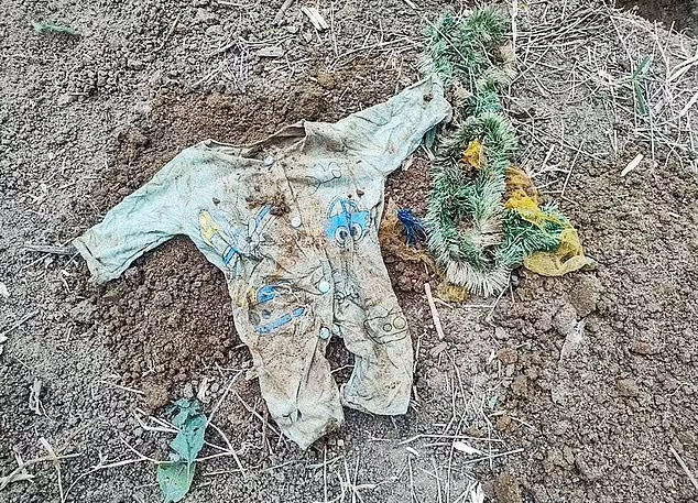 لباس نوزاد کشف شده در حیاط منزل