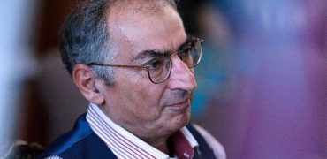 صادق زیباکلام: «مردم ایران بخاطر کینه‌ای که از نظام دارند از فلسطینی‌ها بیزارند» + ویدیو