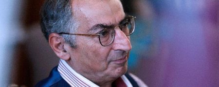 صادق زیباکلام: «مردم ایران بخاطر کینه‌ای که از نظام دارند از فلسطینی‌ها بیزارند» + ویدیو