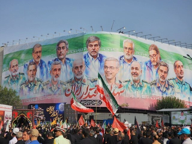 مراسم فرماندهان نظامی و دانشمندان هستهای ترورشده در عملیات ناریا