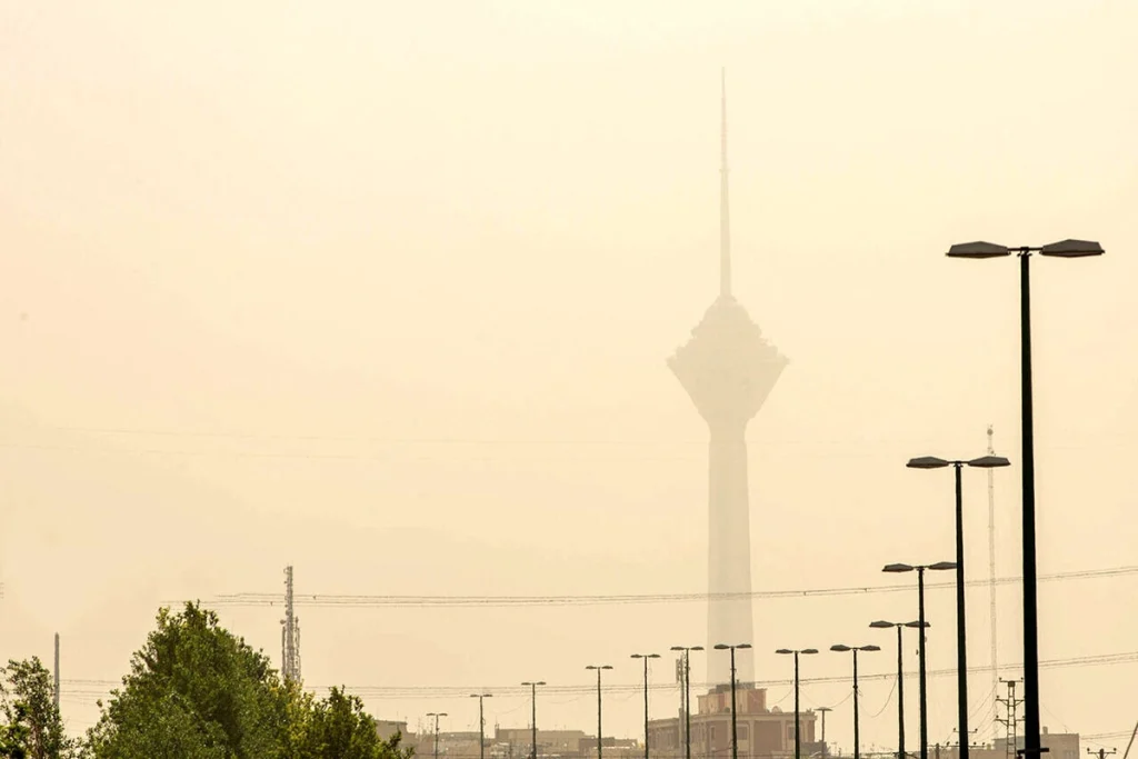 عامل گرد و خاک دیروز در آسمان تهران چه بود؟
