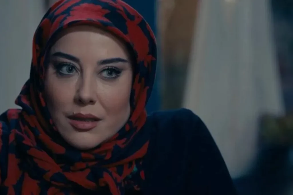 اعتراض خبرگزاری فارس به آرایش زیاد چند بازیگر زن در سریال «ناریا»