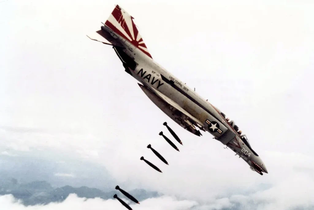 سرعت جنگنده F-4 Phantom چقدر بود و چه نقصهایی داشت؟