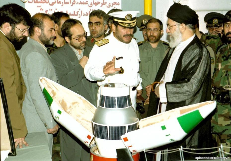 بازدید آیتالله خامنهای از صنایع نظامی پارچین