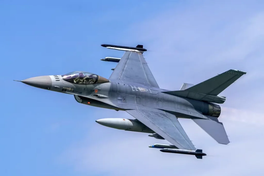 جنگنده F-16 Fighting Falcon ساخت جنرال داینامیکس