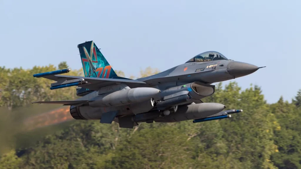 جنگنده آمریکایی F-16 Fighting Falcon