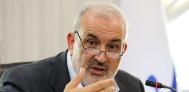 شوخی وزیر نیرو در مورد قطعی برق: «خواهرزاده‌م میگه، برق می‌ره، کجا می‌ره؟»