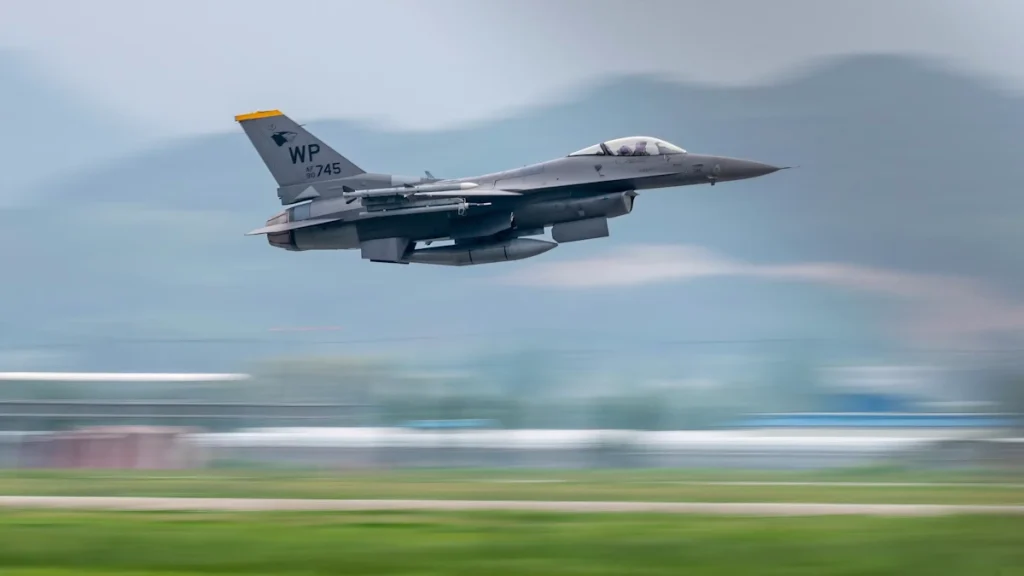 جنگنده F-16 Fighting Falcon
