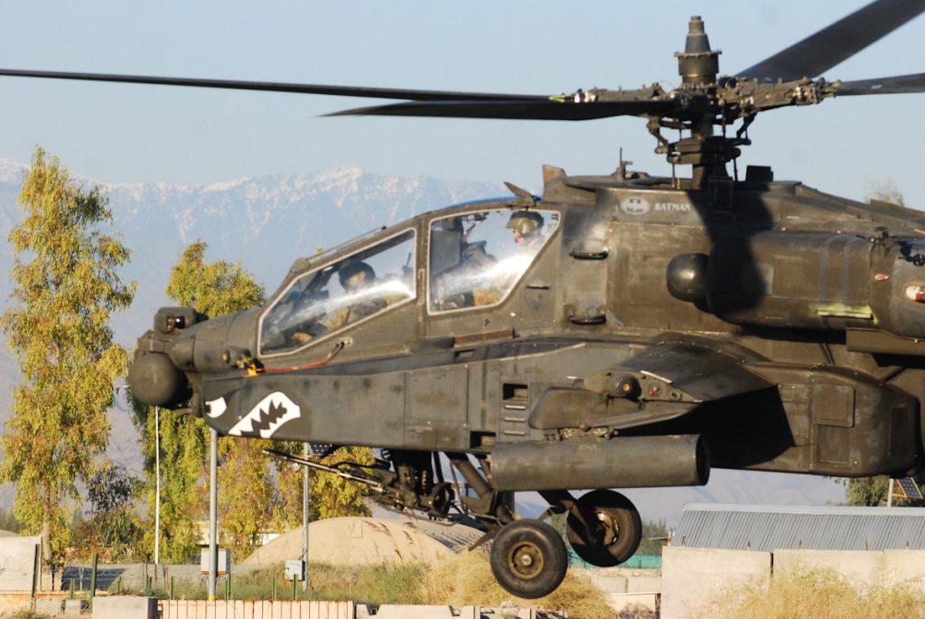 هلیکوپتر آمریکایی AH-64 Apache