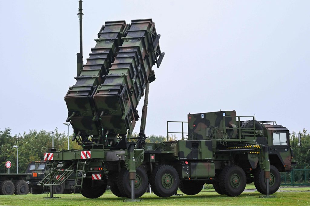 ارتش ایالات متحده چند سیستم دفاع موشکی MIM-104 Patriot در اختیار دارد؟