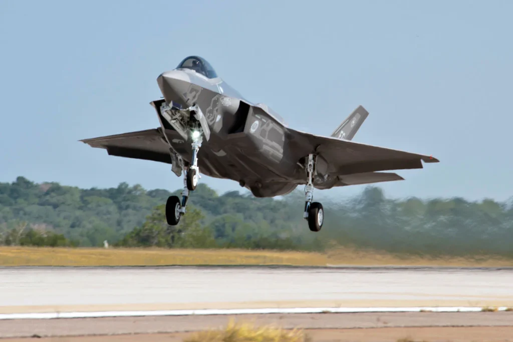 جنگنده آمریکایی F-35 Lightning II