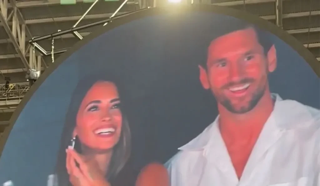 بوسه مسی و همسرش در جام جهانی