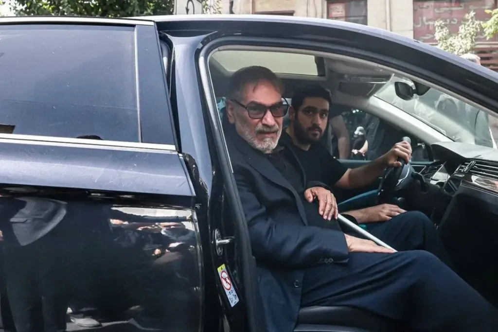 تصویر علی شمخانی به همراه پسرش در خودرو فولکس واگن ترند فضای مجازی شد!