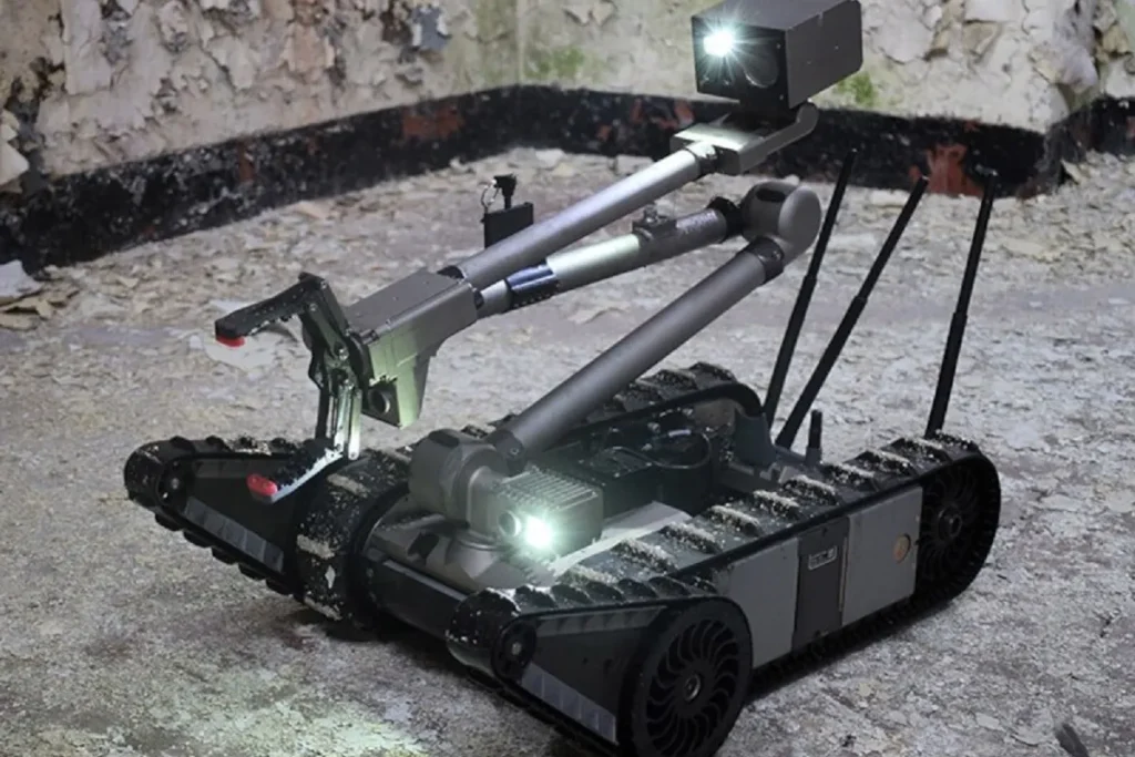ربات PackBot ۵۲۵ با قابلیتهایی مانند خنثیسازی بمب و انجام عملیات امدادی + ویدیو