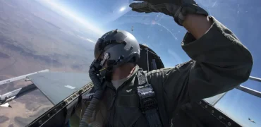 خلبانان جنگنده چطور متوجه می‌شوند روی آن‌ها قفل شده و در آستانه انهدام هستند؟