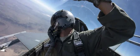 خلبانان جنگنده چطور متوجه می‌شوند روی آن‌ها قفل شده و در آستانه انهدام هستند؟