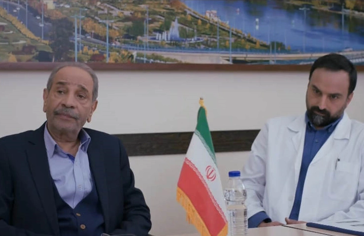 داریوش فرهنگ و کاوه خداشناس در نمایی از سریال آلا
