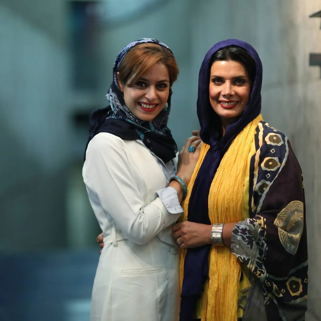 عاطفه رضوی و دخترش