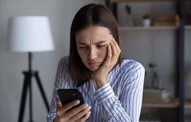 اشتباه رایج در پیامک میتواند به نارضایتی در رابطه عاطفی منجر شود