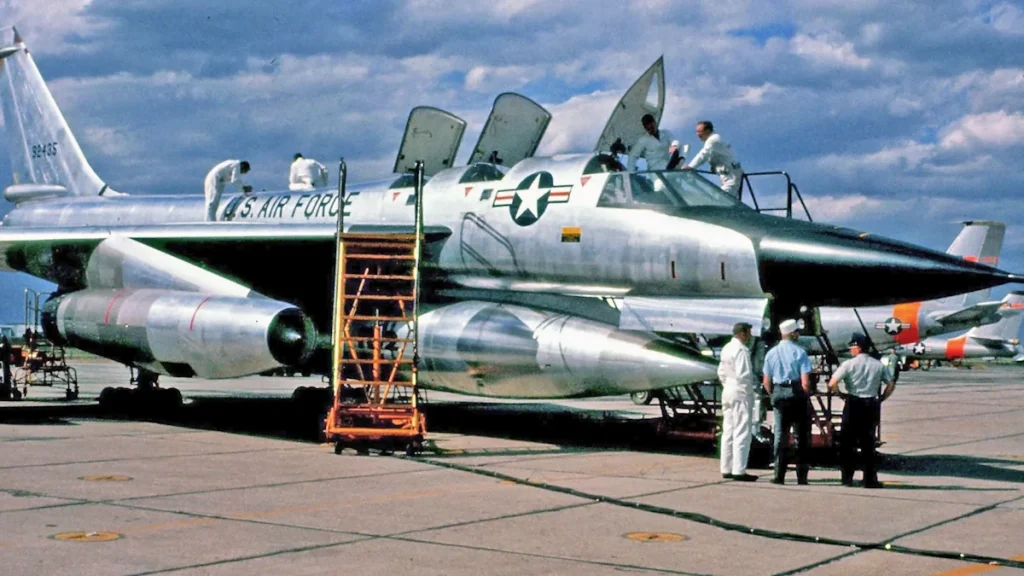 بمب افکن آمریکایی Convair B-58 Hustler