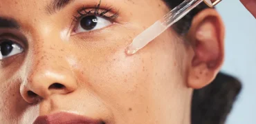 رتینول و کاربردهای آن در مراقبت پوست؛ از درمان آکنه تا مقابله با چین‌وچروک