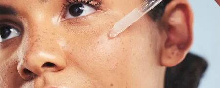 رتینول و کاربردهای آن در مراقبت از پوست؛ از درمان آکنه تا مقابله با چین‌وچروک