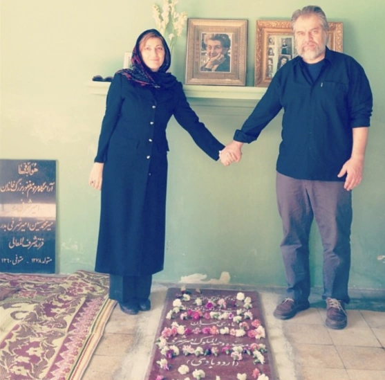 تصویر مزار مادر نادر طالب‌زاده در امامزاده عبدالله تهران