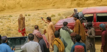 لحظه هولناک قتل زن و مرد جوان در پاکستان به خاطر ازدواج بدون رضایت خانواده + ویدئو