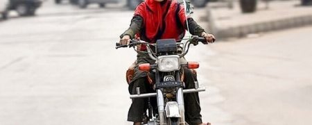 زنان موتورسوار در خیابان‌های تهران؛ خیابان پذیرفته، قانون عقب مانده