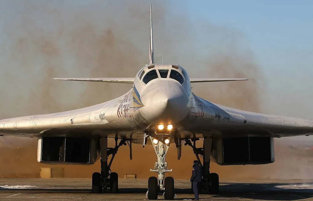 بمبافکن Tupolev Tu-160