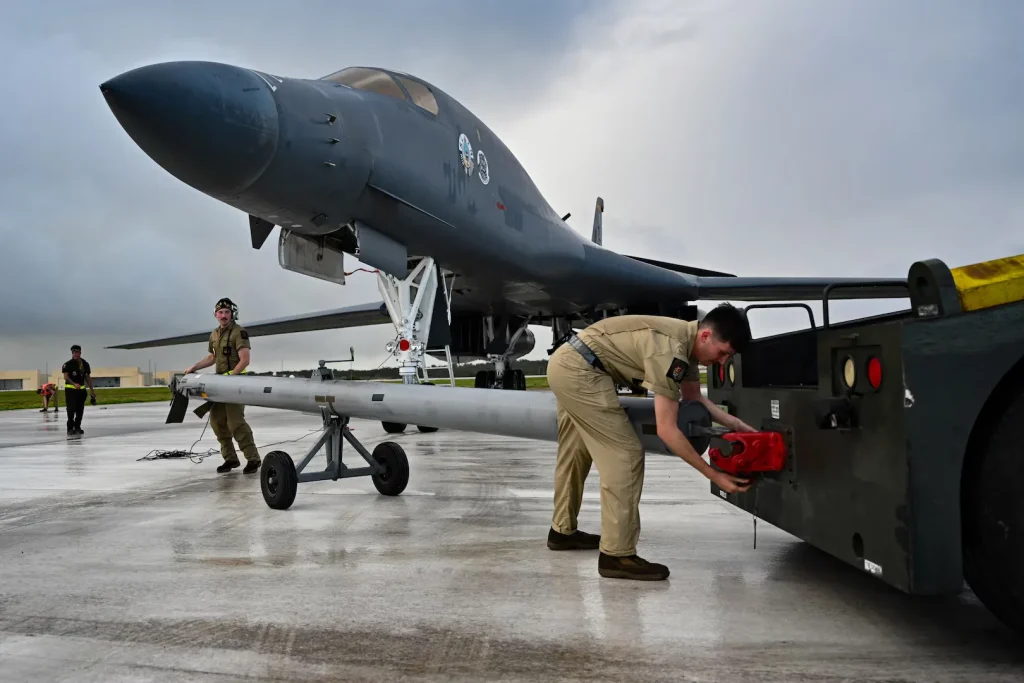بمبافکن B-1B Lancer