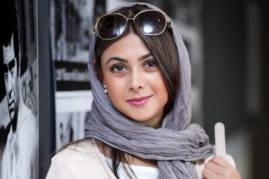 بیوگرافی آزاده صمدی؛ از شهرت با آثار هومن سیدی تا ازدواج و طلاق از او