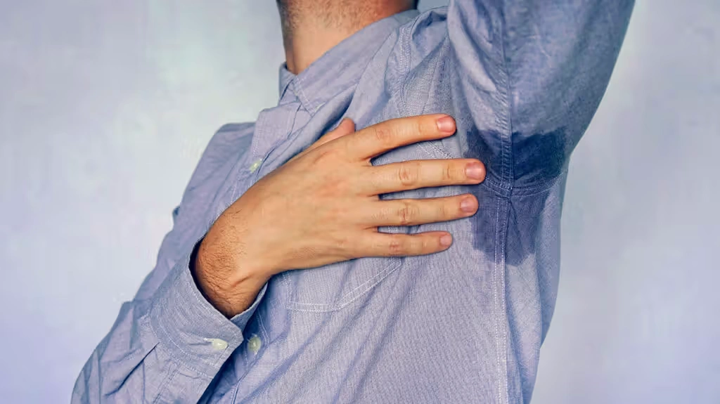 عرق روی پیراهن