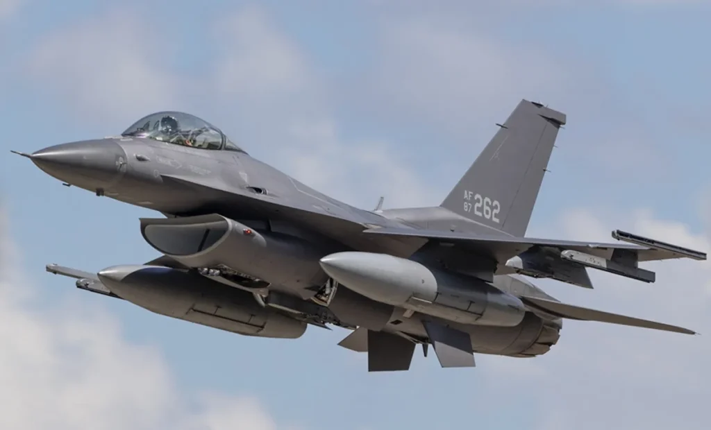 جنگنده General Dynamics F-16 Fighting Falcon