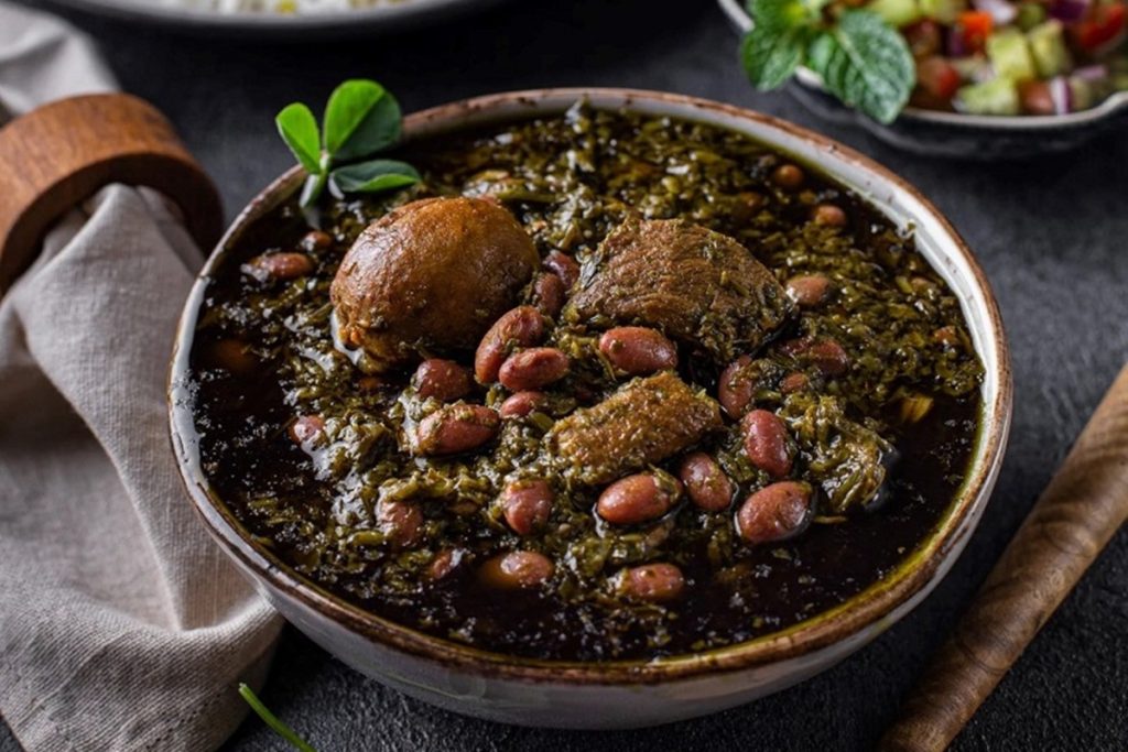 دلایل تلخ شدن قورمهسبزی و راهحلهای فوری! از شنبلیله تا لیمو عمانی